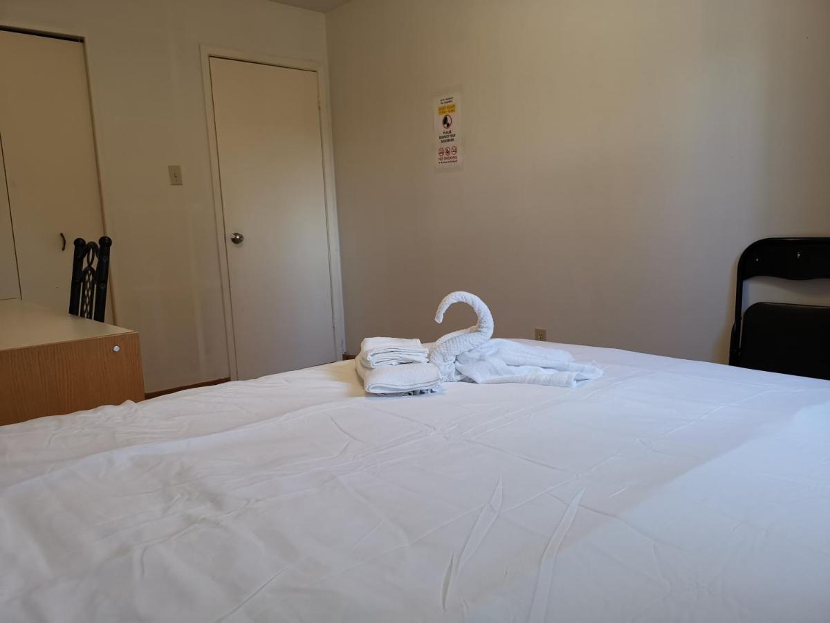 Private Rooms In House In North York Shared Kitchen Торонто Екстериор снимка